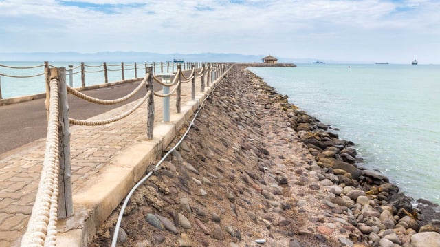 An Walkway Fenced With Rope Along The Shores Of The Red Sea