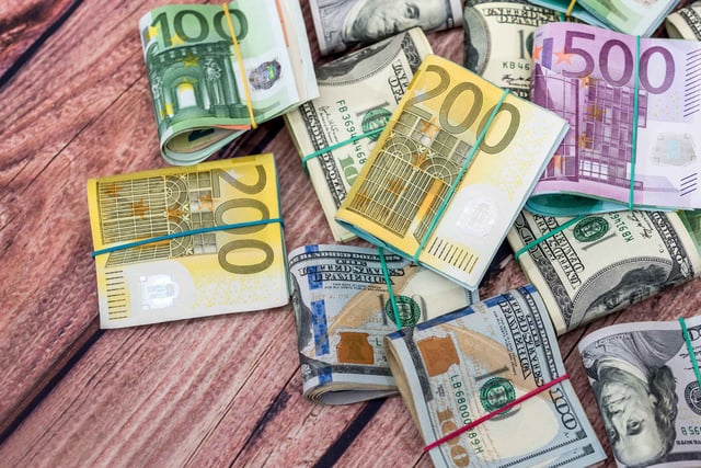 Dollar and Euro Currency Together